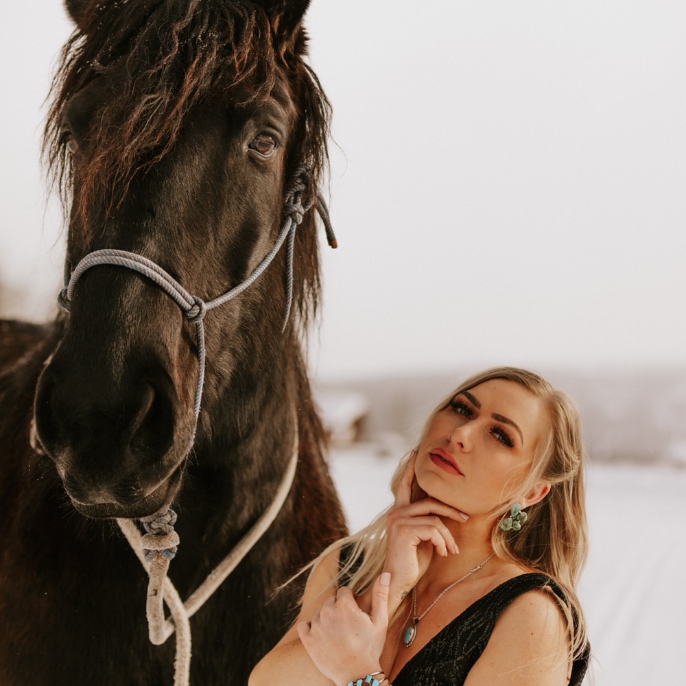 Meet your Posher, Claudia